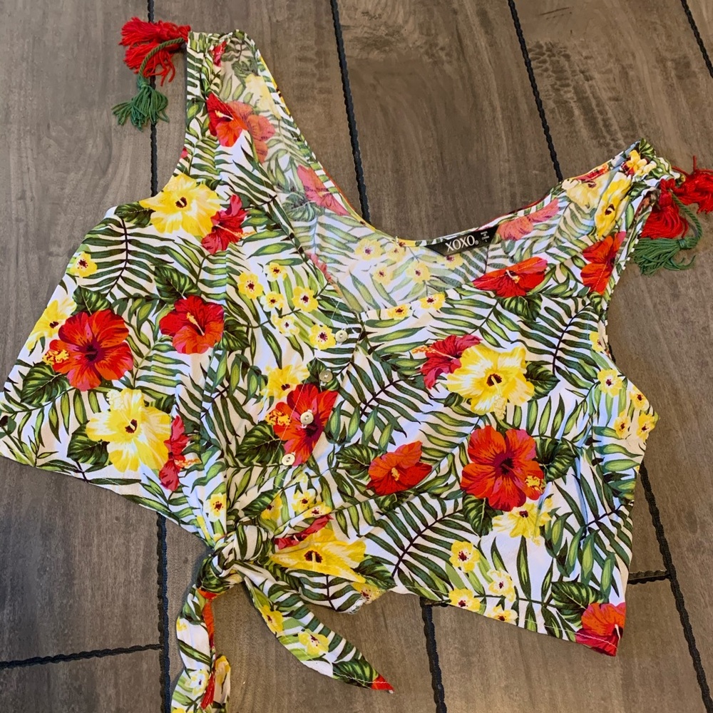 🆕 XOXO- Tropical Print Crop Top